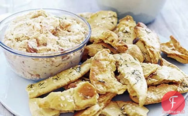 Salmone affumicato e salsa di fagioli con pitta croccante