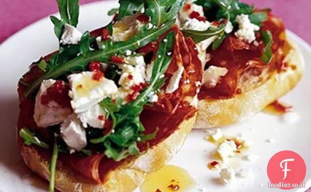Salsiccia piccante formaggio di capra toast