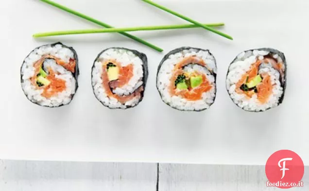 Sushi di salmone affumicato e avocado