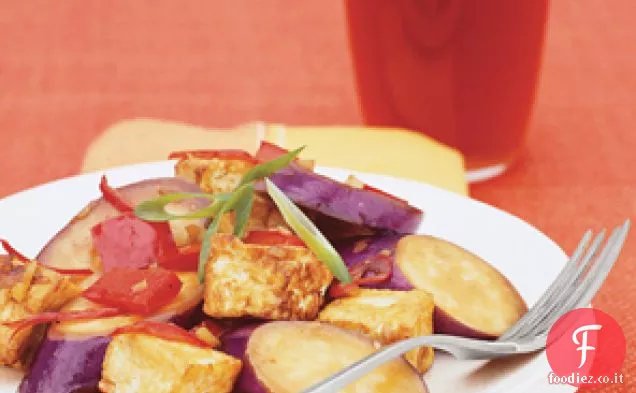 Melanzane asiatiche piccanti con tofu e pepe rosso