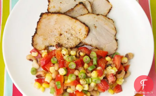 Maiale arrosto con insalata di piselli dagli occhi neri
