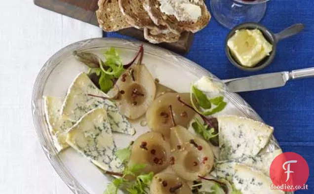 Pere in salamoia e piatto di formaggio