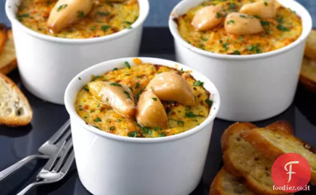 Polenta al Forno con Aglio e Crostini di Parmigiano