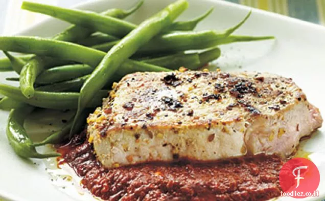 Braciole di maiale scottate con salsa piccante al pepe arrosto