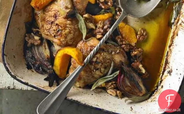 Pollo al forno con zucca, salvia e noci