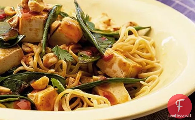 Tagliatelle cinesi con tofu e nocciole