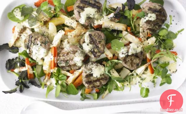 Tortino di tacchino e insalata di radici arrostite con salsa di parmigiano