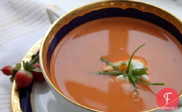 Zuppa di peperoni rossi arrostiti con carne di granchio