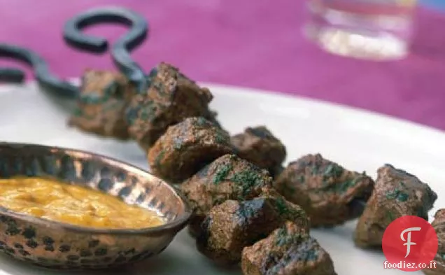 Anticuchos con salsa al pepe giallo arrosto (spiedini di manzo peruviano)