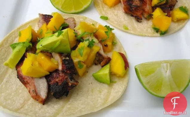 Tacos di maiale con salsa di mango e avocado