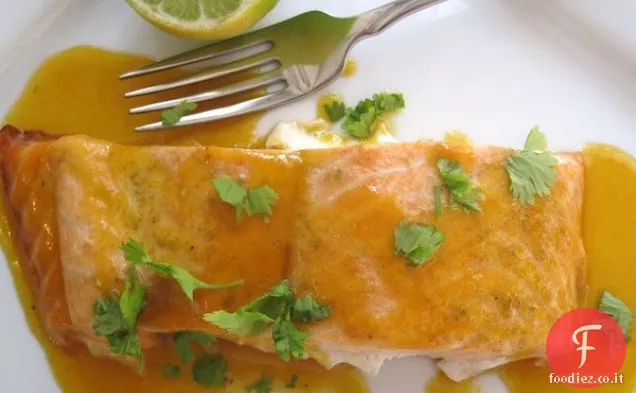 Salmón con Salsa de Maracuyá (Salmone con salsa al frutto della passione)