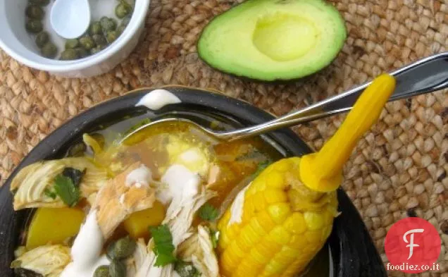 Ajiaco Colombiano (zuppa colombiana di pollo e patate)
