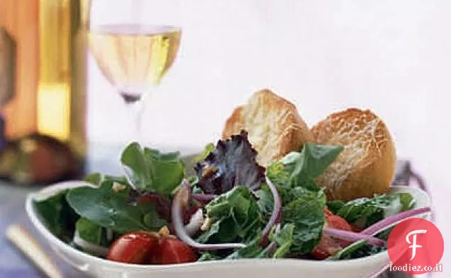 Insalata di Mesclun e Romaine con toast caldi di parmigiano