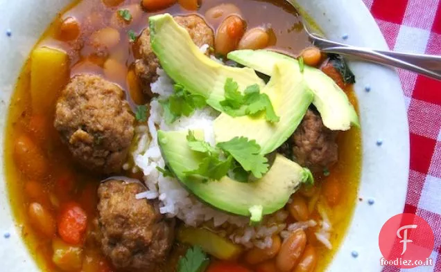 Stufato di fagioli canarini con polpette ( Frijoles Canarios con Albondigas)