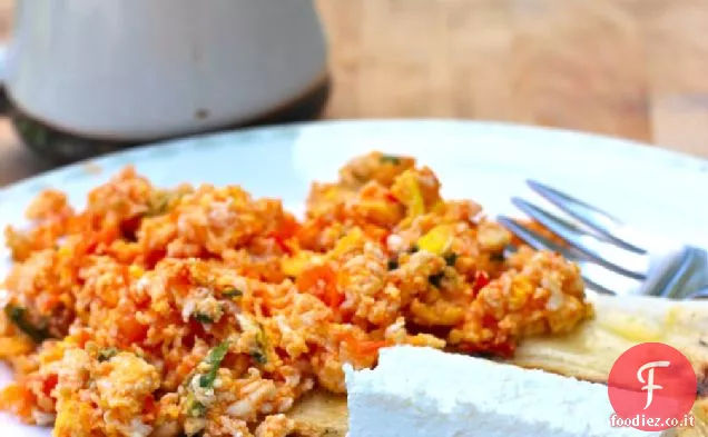 Uova Scramble con pomodoro e scalogno (Huevos Revueltos con Tomate y Cebolla)