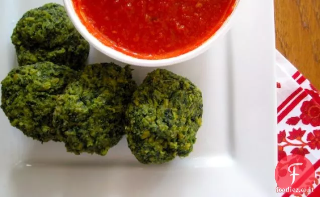 Palline di spinaci con salsa di pomodoro