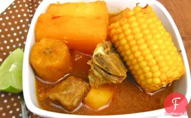 Sancocho de Cerdo (zuppa di maiale colombiana)