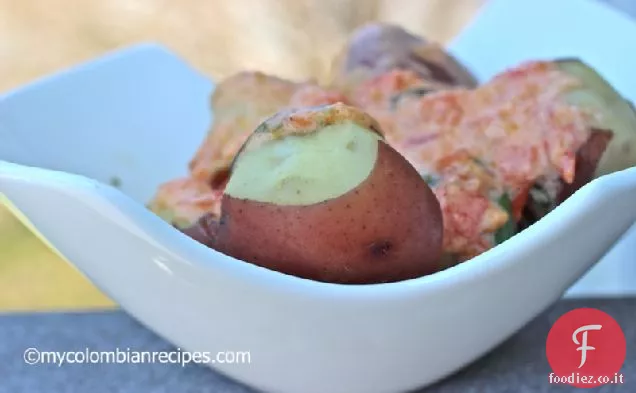 Papas Chorreadas (patate con crema e salsa di formaggio)
