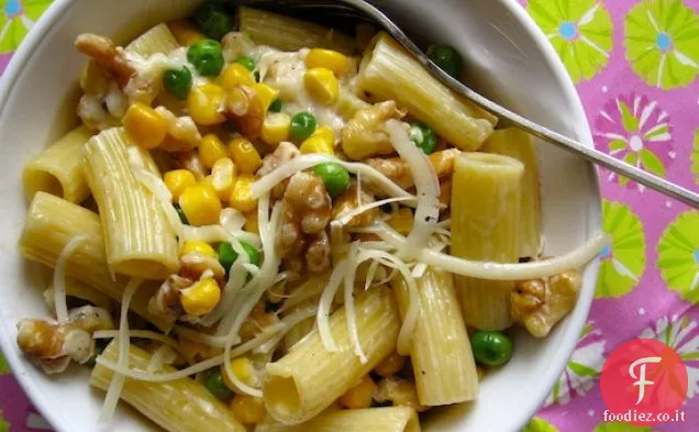 Pasta con Noci e salsa di verdure