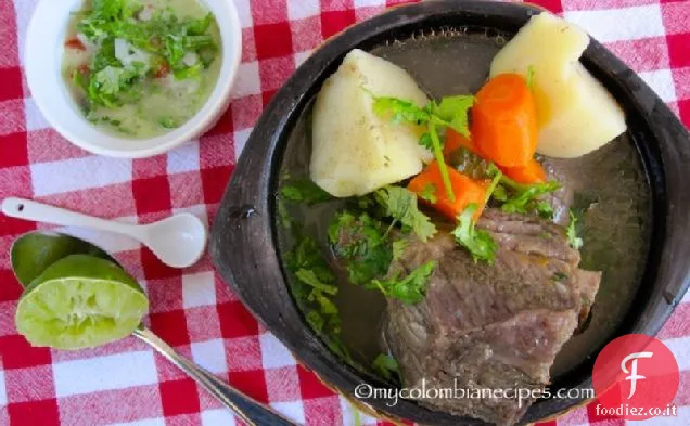 Caldo de Costilla (Brodo di costine di manzo colombiano)
