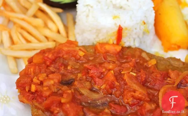 Sobrebarriga en Salsa Criolla (Bistecca di fianco con salsa creola colombiana)