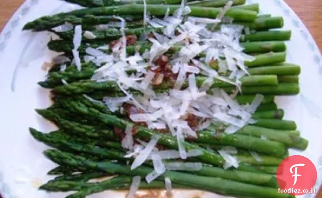 ASPARAGI CON ACETO DI SHERRY E FORMAGGIO MANCHEGO
