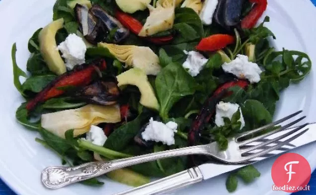 Insalata di carciofi, peperoni rossi e formaggio di capra