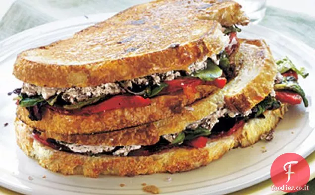 Panini al Formaggio di Capra e Peperoni Arrostiti
