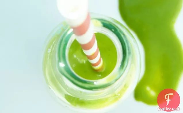 Il frullato verde medio-Settimana vegetariana nazionale