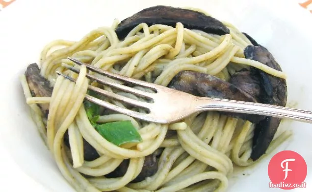 Spaghetti cremosi ai funghi e alle erbe (vegan)