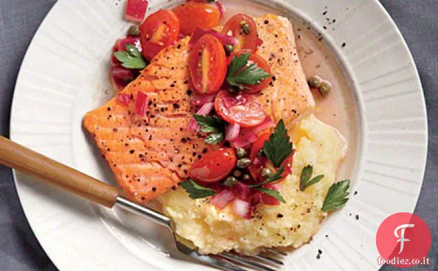 Salmone con Polenta e Vinaigrette di Pomodoro caldo