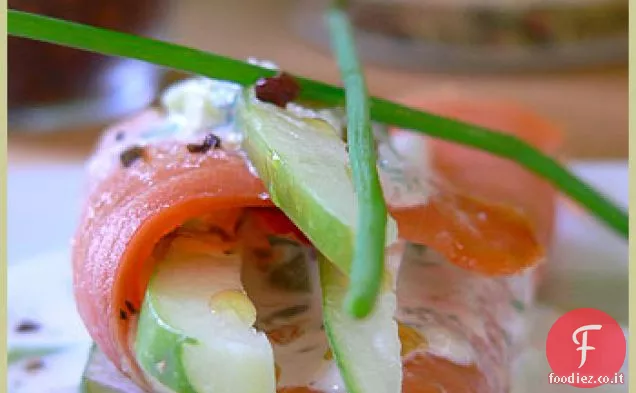 Cetriolo e salmone affumicato avvolge con semi Paradise