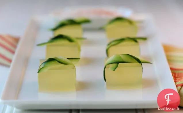Colpi di gelatina di margarita al cetriolo e lime
