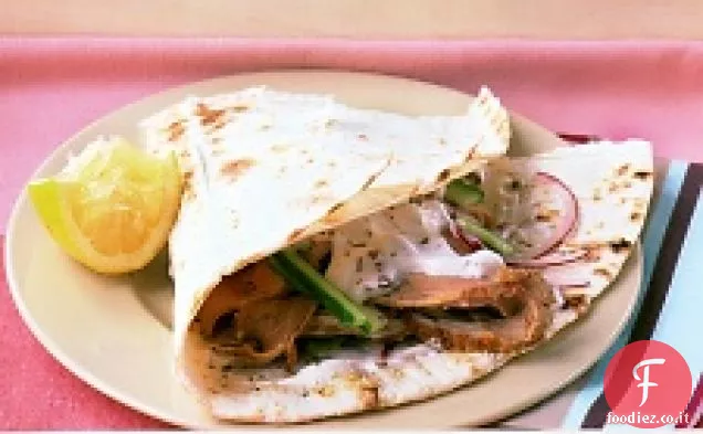 Agnello e cetriolo avvolge