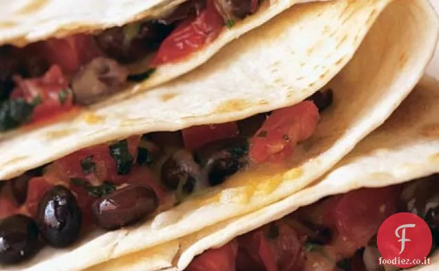 Quesadillas di fagioli neri con salsa di mais