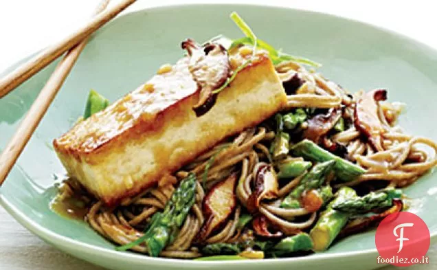Tagliatelle di Soba con Tofu e verdure glassate al miso