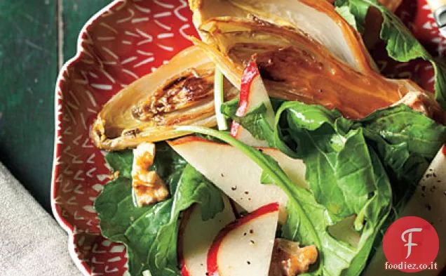 Indivia intera arrostita con pera, rucola e insalata di noci