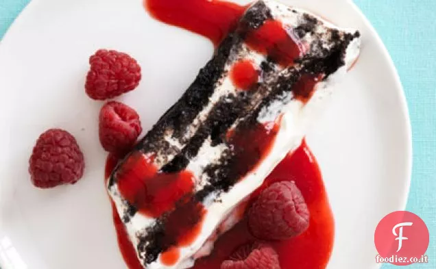 Torta al cioccolato con salsa di lamponi