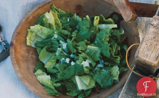 Insalata Romaine con condimento di acciughe e parmigiano
