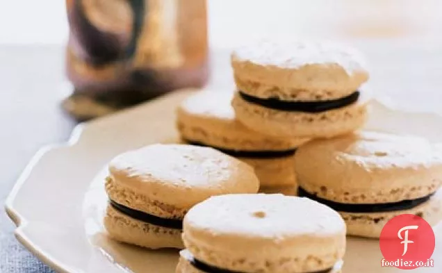 Amaretti al cioccolato e arachidi