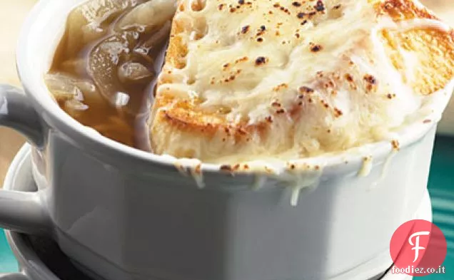 Classica zuppa di cipolle francese