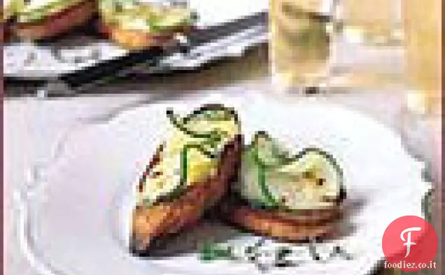 Crostini di fagioli bianchi con Cetrioli piccanti