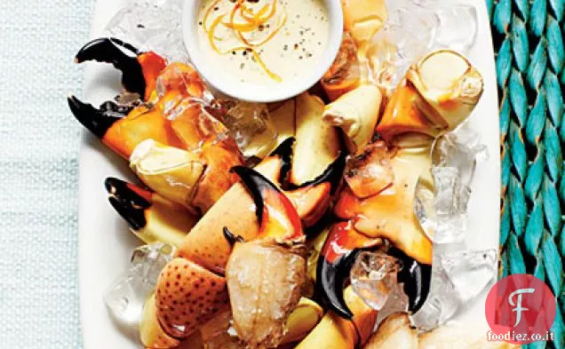 Artigli di granchio di pietra con salsa piccante all'arancia e rafano