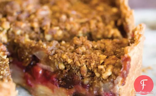 Torta di frutta invernale con mollica di noci