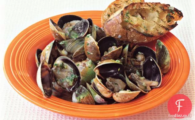 Vongole alla griglia con burro di limone e zenzero e Baguette alla griglia