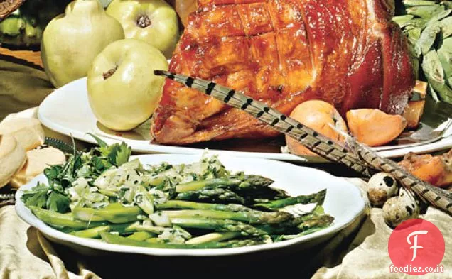 Asparagi, cipolla verde, cetriolo e insalata di erbe