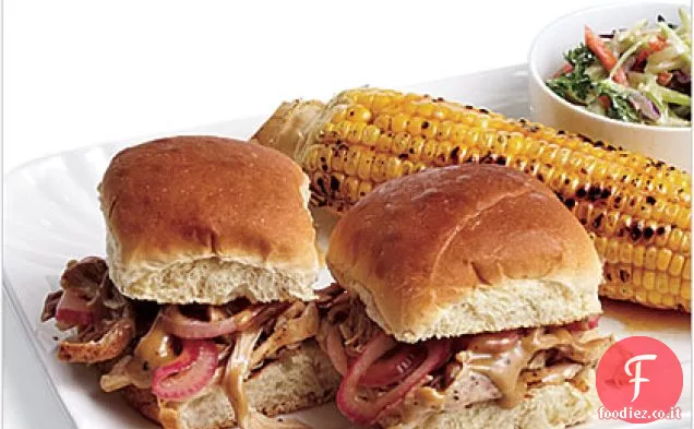 Barbecue cursori di pollo con cipolle sottaceto