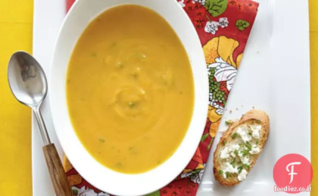 Zuppa di butternut arrosto con toast di formaggio di capra