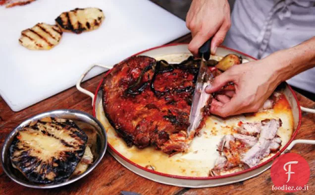 Pancetta di maiale glassata all'agave con ananas alla griglia