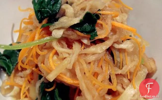 Insalata di ravanelli di cetriolo e Daikon con Hijiki